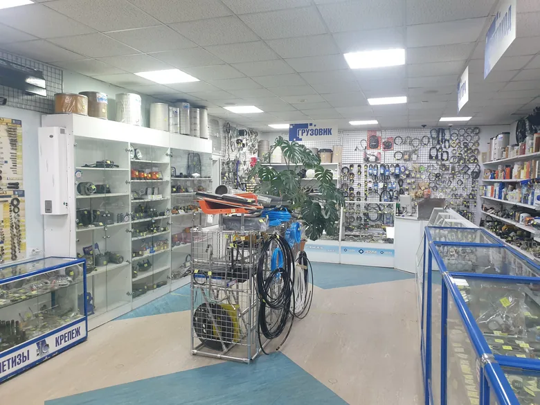 Торговый зал автоцентра «ВИРАЖ» в Апатитах